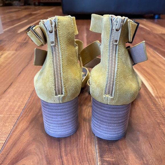Gianni Bini yellow strappy sandals - Picture 3 of 3